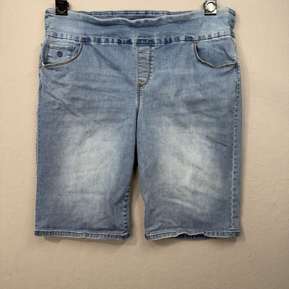 Gloria Vanderbilt Amanda Bermuda Shorts Size 18 Pull On Stretch Denim Light Wash